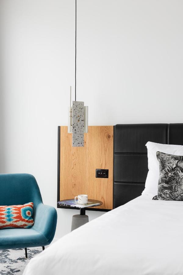 Ebb-Dunedin Exterior foto A pendant light