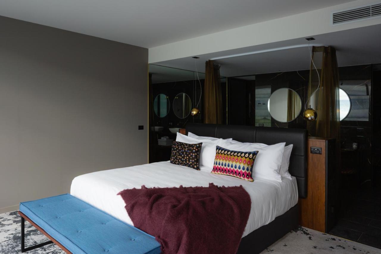 Ebb-Dunedin Exterior foto A bedroom at the hotel
