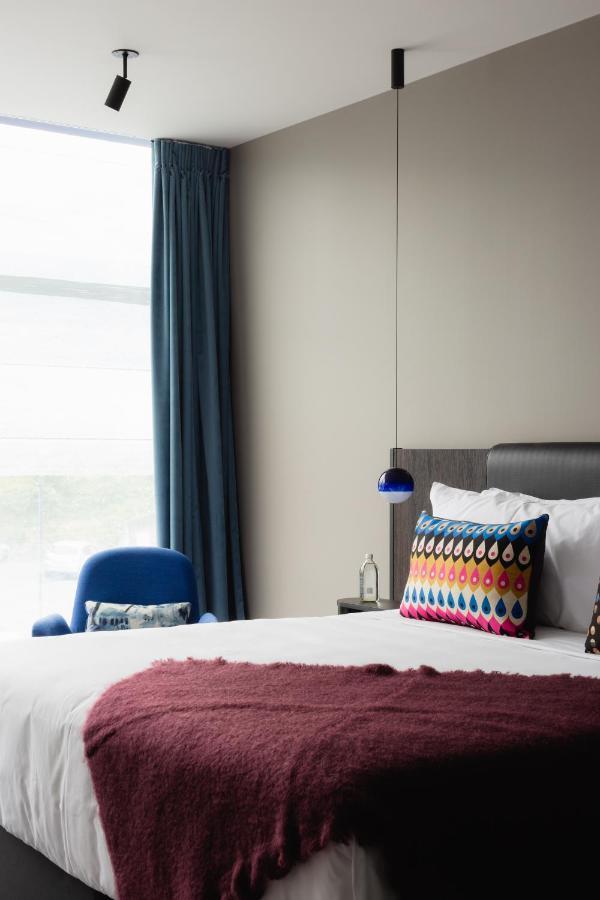 Ebb-Dunedin Exterior foto A bedroom at the hotel