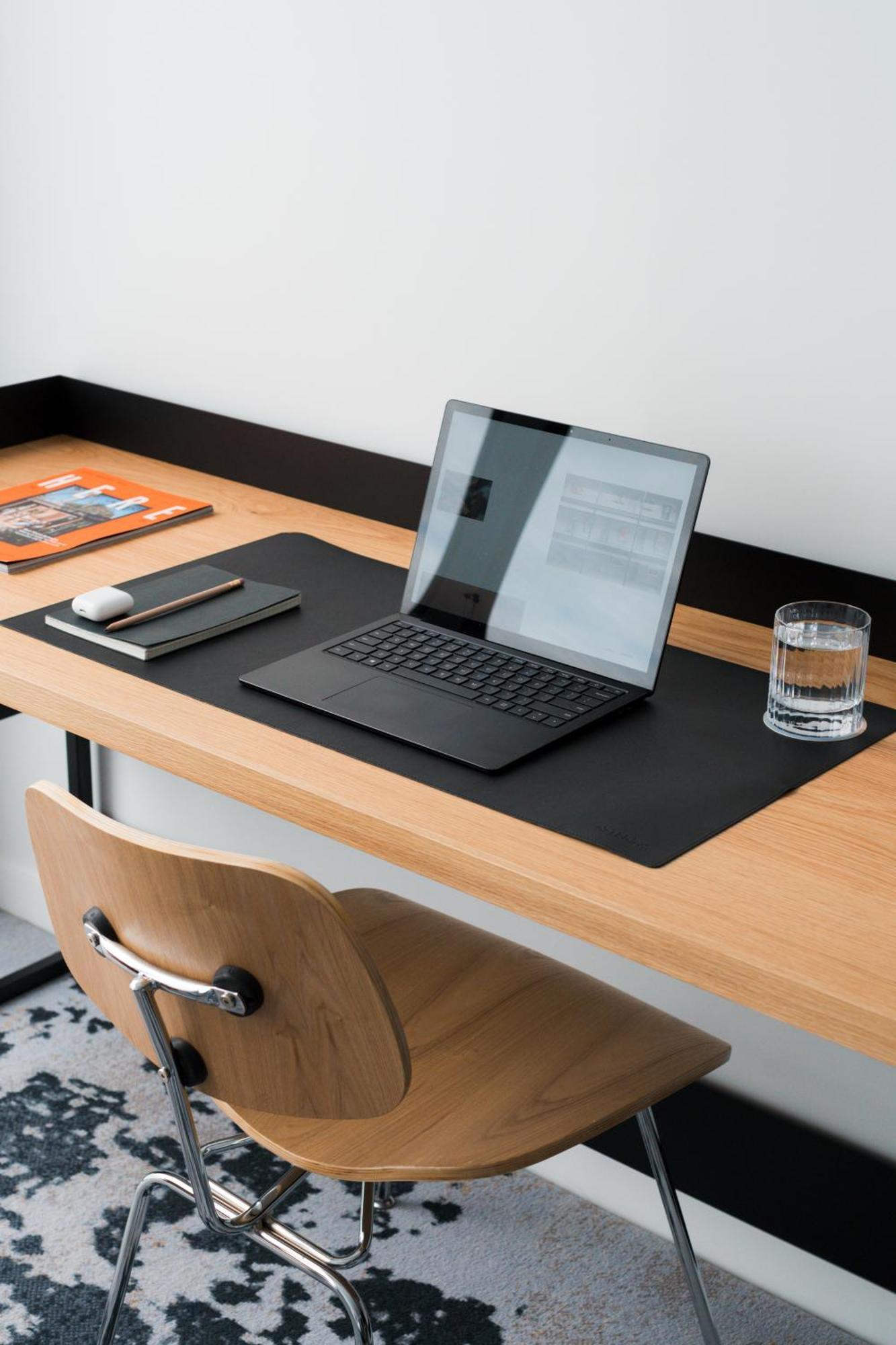 Ebb-Dunedin Exterior foto A desk pad